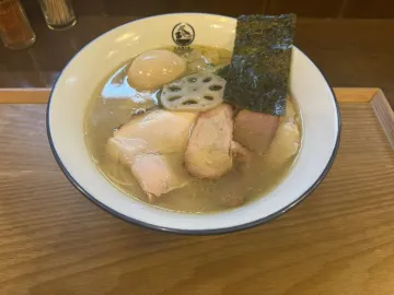 わざわざ電車に乗ってでも食べたい🍜